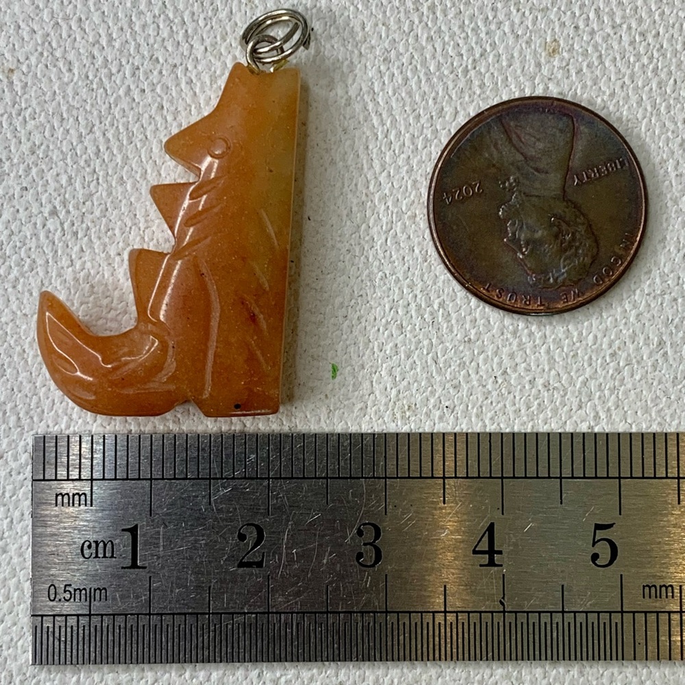 Crystal Wolf Necklace Pendant Native American Style Carved Orange Aventurine 1.4 - Picture 8 of 8